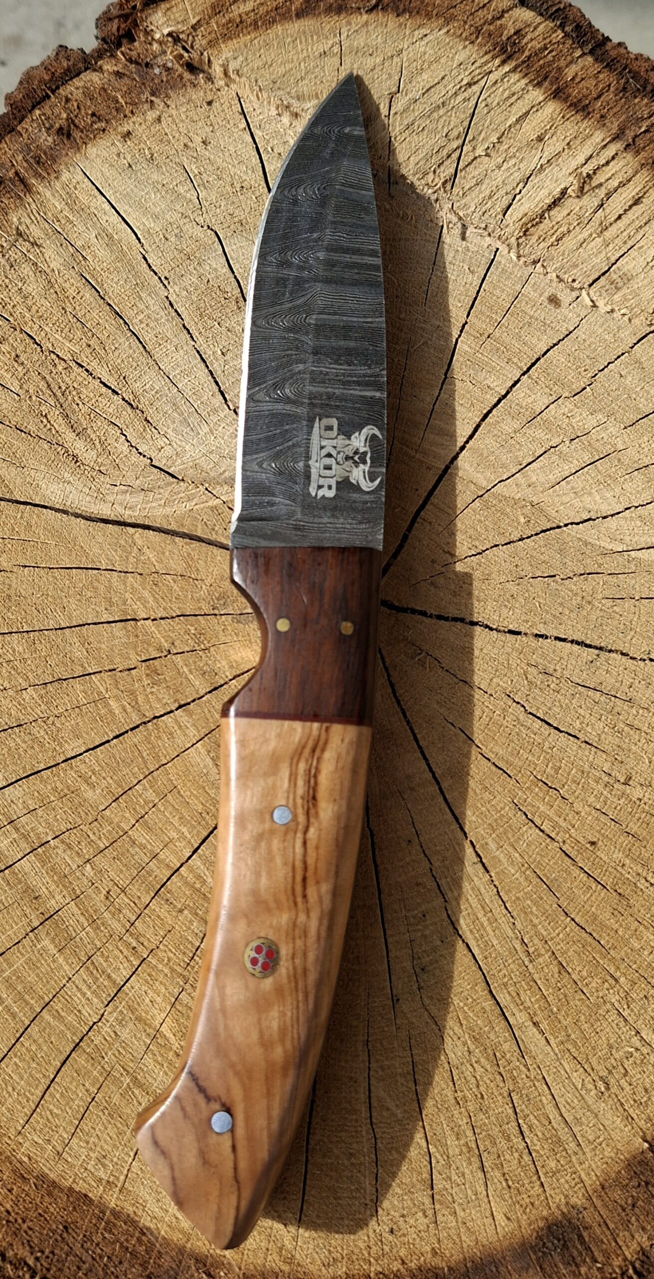 OKOR „Egejský vlk“ – ručne kovaný damaškový lovecký nôž