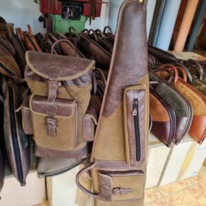 Kožený set na poľovnícku zbraň – farba mandľovohnedá – batoh a puzdro | Cedar Ridge Collection