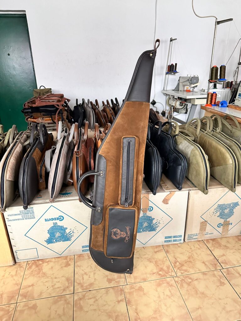 Kožené puzdro na poľovnícku zbraň – tmavohnedá a pieskovohnedá | Cedar Ridge Collection
