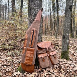 Kožený set na poľovnícku zbraň – farba škoricovohnedá – batoh a puzdro | Whitetail Woods