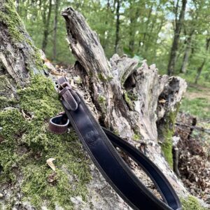 Kožený remeň na poľovnícku zbraň – BLS +opierka na palec – hnedá | Timber Grove