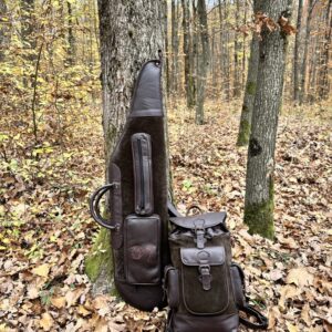 Kožený set na poľovnícku zbraň – farba kojotová hnedá – batoh a puzdro | Timber Grove