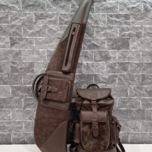 Kožený set na poľovnícku zbraň – farba drevito hnedá – batoh a puzdro | Highland Hide Series