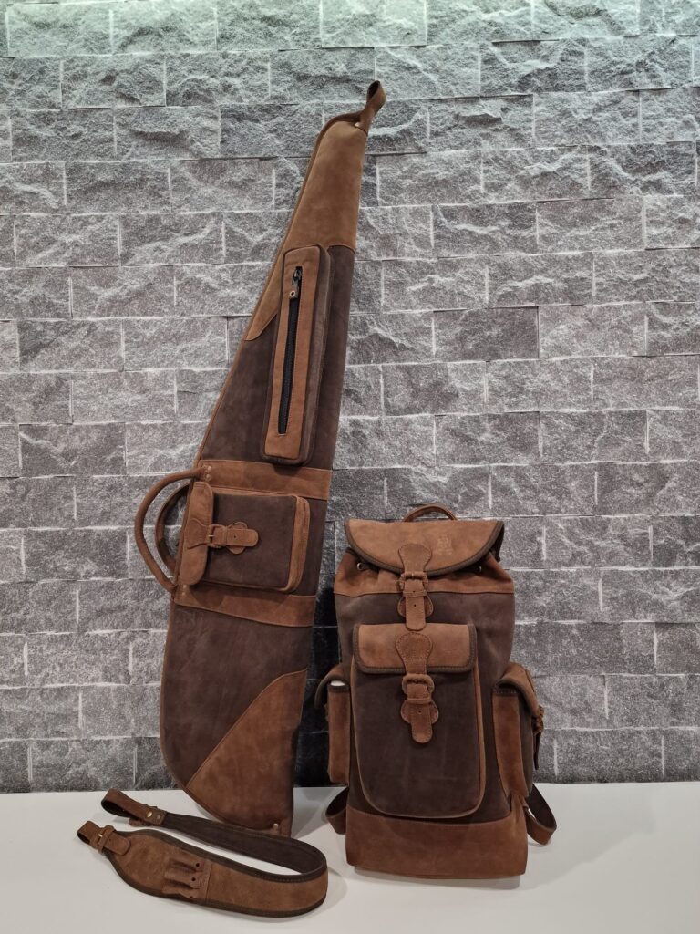 Kožený set na poľovnícku zbraň – farba sépiovohnedá – batoh a puzdro | Highland Hide Series